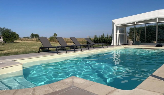 Large comfortable house, heated swimming pool 5 minutes from Chambord castle