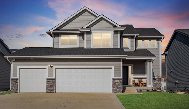 Large New 4-bedroom house with AC in Suburban Grimes