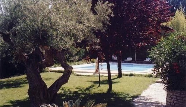 Large studio with swimming pool in the Cassis Calanques park