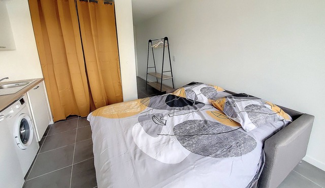 Large Studio - Pkg - Univ. Technopark. Open view