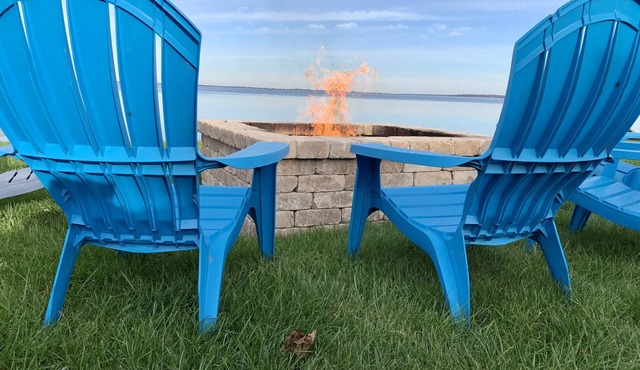 LAST MINUTE OPENING! May 31-June 6. ACT FAST. Large 3BR 3 Bath Waterfront Gem