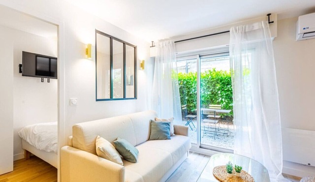Lavie Maison: Balneo Garden Flat