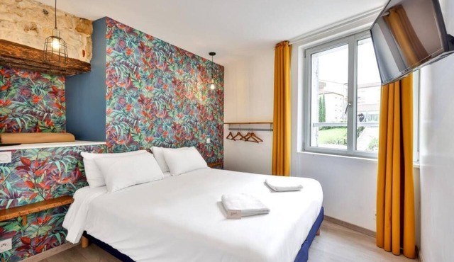 Le Charmant: Elegance and History at the foot of the Cathedral