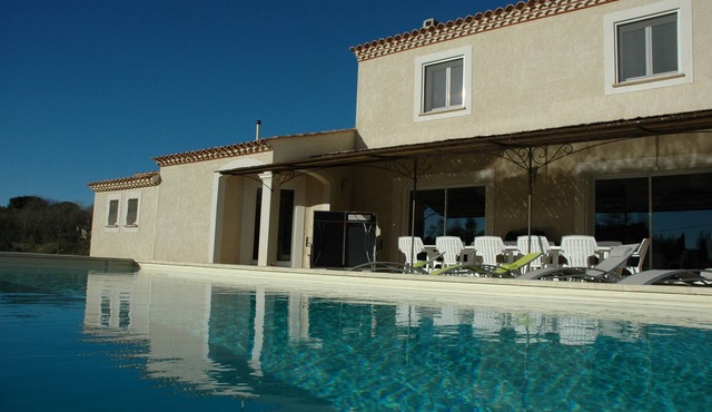 LE MAS DE L'OLIVIER, ARLES—10–18 people—PERFECT FOR PARTIES—rental agreement!
