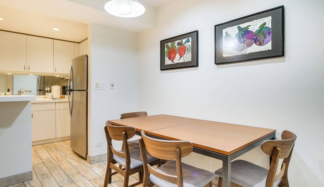 Lincoln Park Apt: Walk to Beach, Shops & Dining!