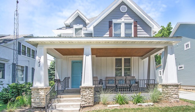 Location, Design, Indoor/Outdoor space, close to town and beach!