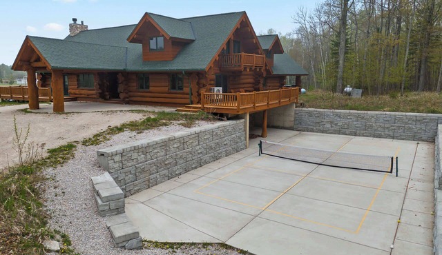 Log Retreat w/Private Pickleball Court in Fish Creek!
