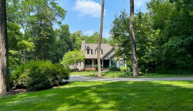 Longwood Hideaway - A Warm, Elegant Retreat for Rest & Restoration