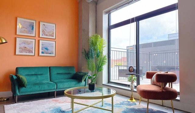 Luxe 2BR Unit with Gym, Patio, & Skyline Views Near McCormick Place & Lakefront