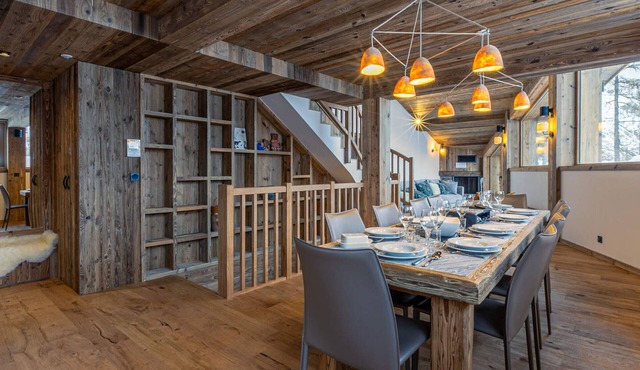 Luxurious 5-Bedroom Chalet Apartment with Panoramic Mountain View, Wi-Fi, and Garage