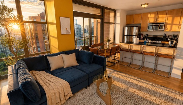 Luxury 21st floor Skyline Views near Grant Park