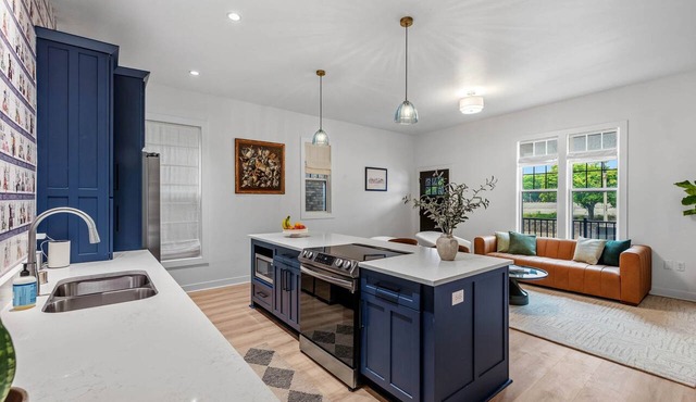 Luxury Condo | Garage | Backyard | MKE
