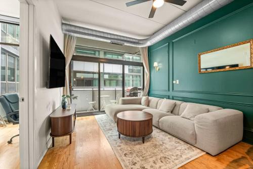 Luxury Fulton Market Condo - Prime Location