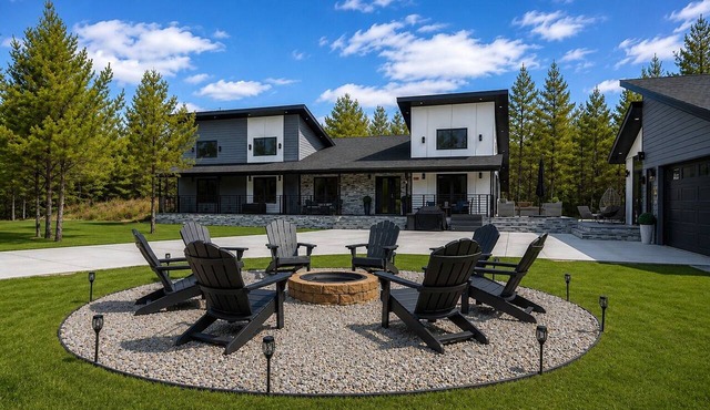 Luxury Woodland Retreat Near Castle Rock Lake, jacuzzi, private pool