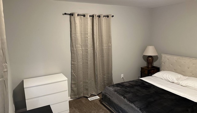 Madisons place, a newly remodeled duplex is 5 mins away from OSF and Carle hosp