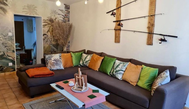 Maison chaleureuse à Deville avec terrasse et parking gratuit in Deville