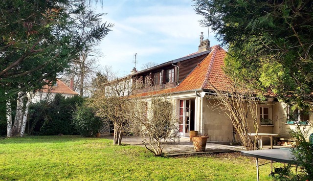 Maison Dans Parc Privé in La Celle-Saint-Cloud