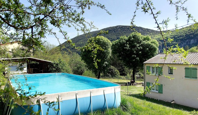 “Maison De Campagne” Apartment with Mountain View, Shared Pool and Wi-Fi