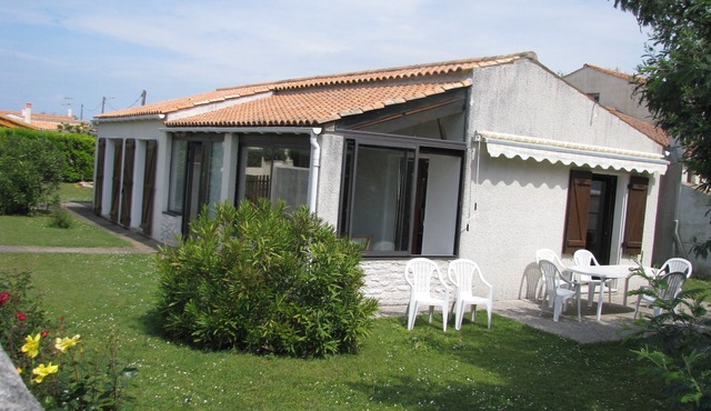 Maison.La Cotinière/St Pierre d'Oléron:tourist port at 34 chemin gde piece.