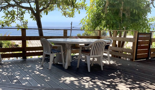 Maison pieds dans l'eau, vue mer dans une calanque 83220 Le PRADET (Var)