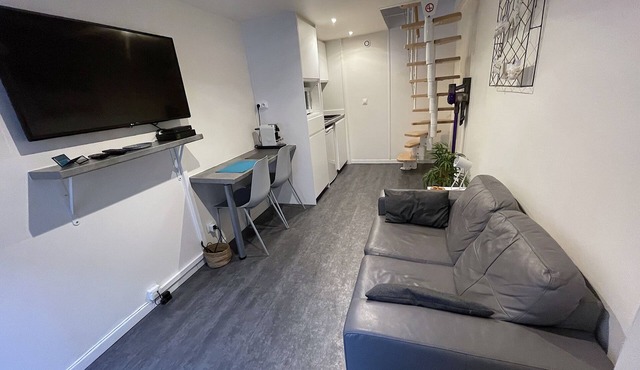 Maisonette with terrace in the town center, 90m from PLACE MORNY