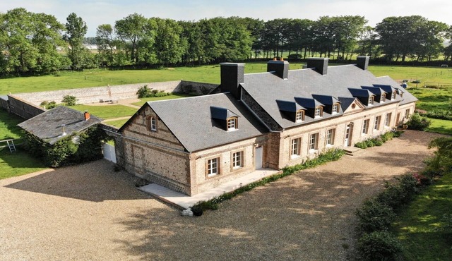 Manoir de 400 sqf near the see, Billard, Babyfoot & Sauna. Pets welcome !