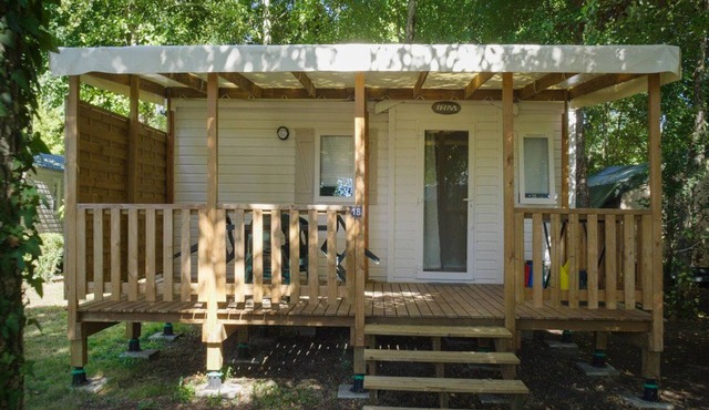 Mobile home with garden seating - 4 guests