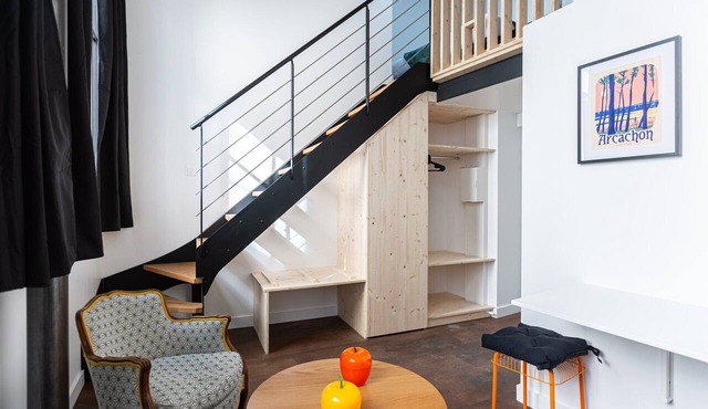 Modern AC duplex in the heart of Bordeaux