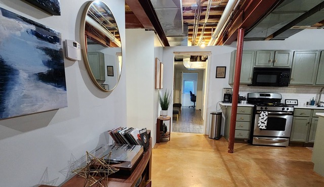 Modern Apt close to Six Flags, Bristol Renaissance Fair & Great Lakes Naval base