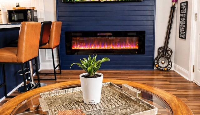 Modern Cozy Retreat Near Starved Rock w/King Bed