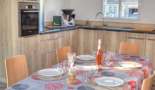 Modern Gîte with Garden, Near Loire Castles & Zoo, All-Inclusive, Biking & Fishing Nearby