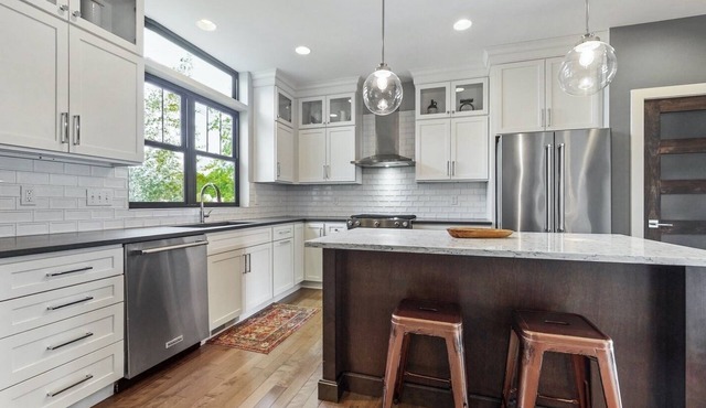 Modern home w/ private saltwater pool & large outdoor space. Great for families!
