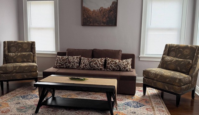Modern Renovated Home near Six Flags & Naval Graduation Base - Sleeps 6