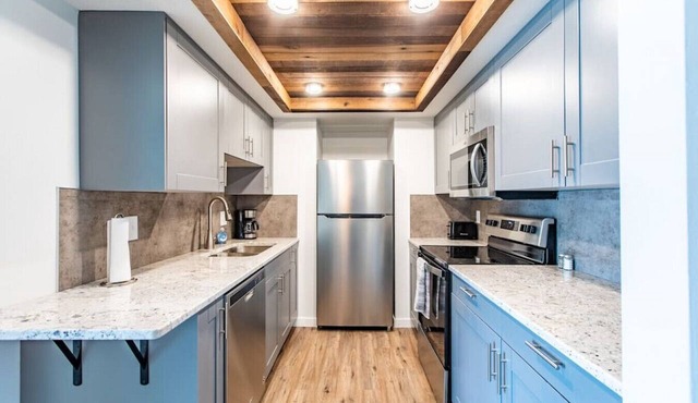Modern, Rustic 2 Bed/1 bath 6 blocks from Mayo