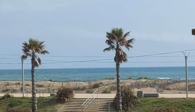 Modern studio, close to beach and shops, sunny terrace