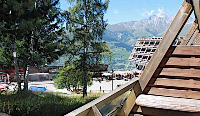 Modernly designed Apartment , Heart of the station, Ski on door, south terrace
