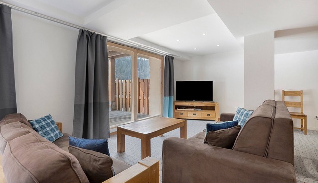Montchavin Apartment: Mountain View, Private Terrace & Wi-Fi