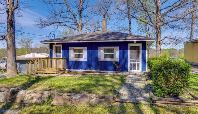 Monticello Home w/Large Deck: Near Lake Freeman!