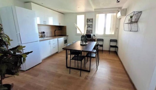 Montpellier, large community, 20 minutes from the ocean