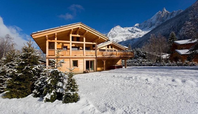New chalet 5 bedrooms en suite sauna jacuzzi
