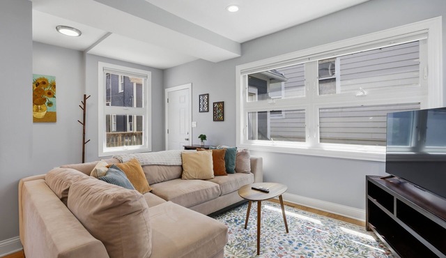NEW! Charming Andersonville Coach House | 3BR/2.5BA