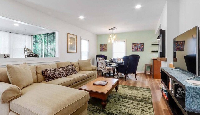 Newly Renovated |Private Home in the Heart of Downtown Lake Geneva |Dog Friendly |Secluded Back Deck
