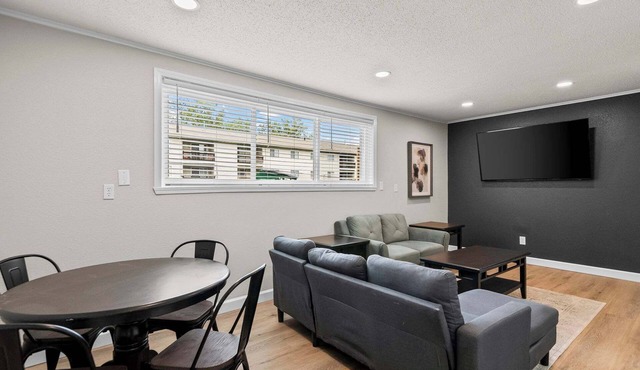 Newly Renovated Unit in Central Spfld! #103