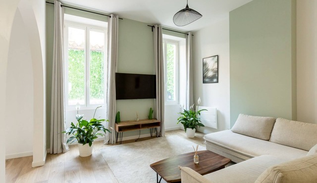 Nice 3BR flat with balcony & terrace - Castellane