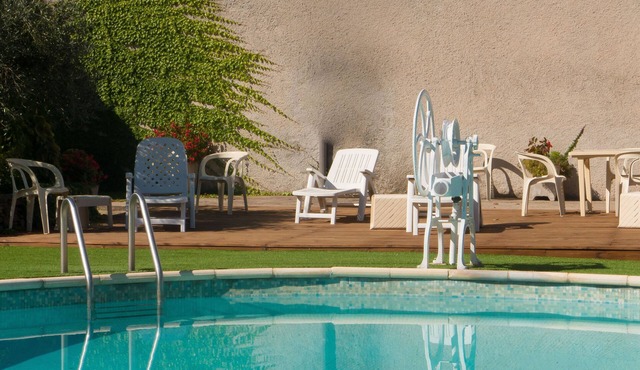 Nice confortable cottage with large pool with views in minervois