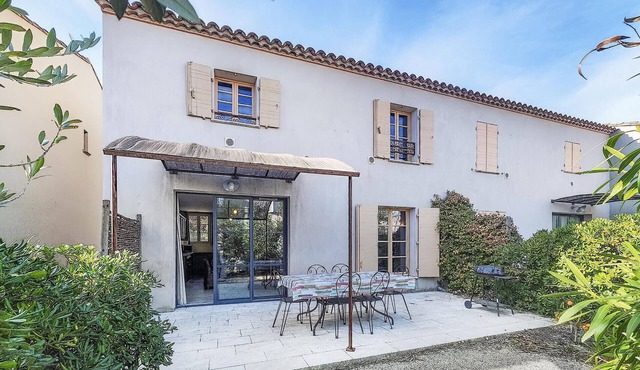 Nice home in Saint-Laurent-de-la-Ca with WiFi