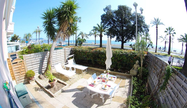 NICE- PROMENADE CENTER- BEACH FRONT- PRIVATE GARDEN and PARKING