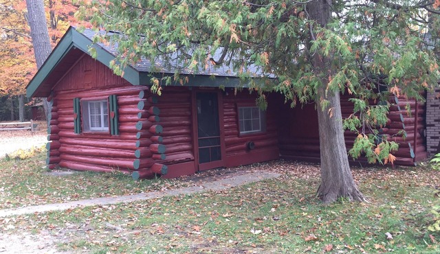 Oak Logroom - Ellis Lake Resort - Interlochen/Traverse City