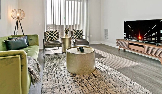 OB1 Oakbrook Retreat: 2BR Oasis w/ Convenient Parking