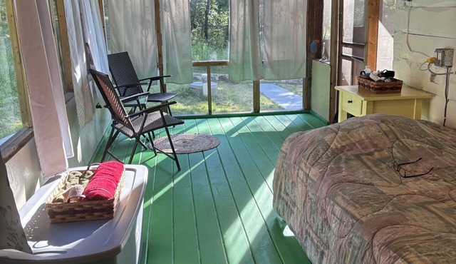 One-room cabin in terrific WI Driftless Area near city of Viroqua